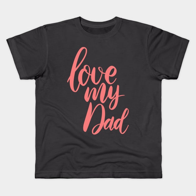 love my daddy Kids T-Shirt by BeeFlash